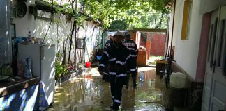 ISU Crişana – Misiuni de evacuare a apei din gospodăriile afectate de inundaţii şi operaţiuni de stingere a incendiilor