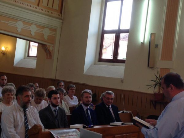 Nyitó áhitatot tart Dénes István Lukács esperes