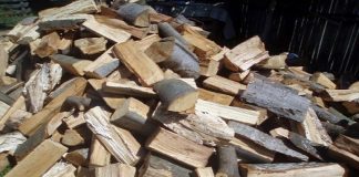 Lemne de foc în valoare de 96,88 lei, confiscate de polițiști lemne foc