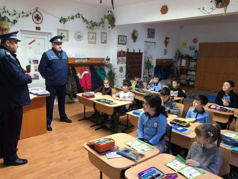 Poliția Orașului Aleșd în școli-1