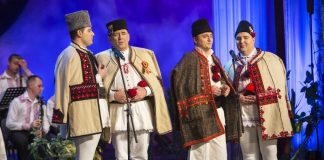 Ansamblul Artistic Profesionist CRIŞANA la emisiunea Tezaur Folcloric -800x533