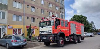 Un incendiu la un tablou electric a creat panică într-o scară de bloc din Aleșd-800x450