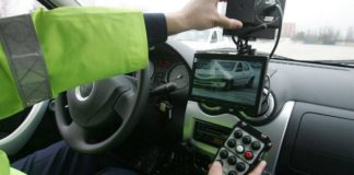 Femeie din Tileagd, prinsă în timp ce conducea cu 120 km/h prin localitate radar poliție-800x444