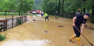 În ultimele 24 ore, pompierii militari și autoritățile locale au acționat în 22 localități din 14 județe și municipiul București, pentru înlăturarea efectelor produse de ploile abundente și vântul puternic pompierii militari-800x389