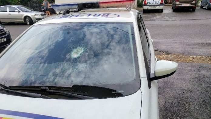 masina poliției alesd parbriz spart-800x450