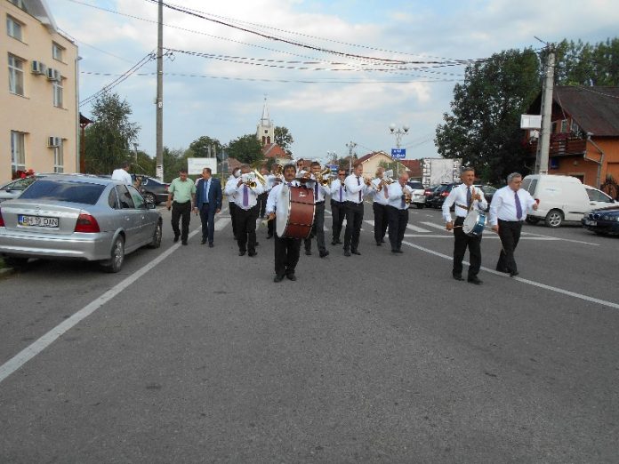 FESTIVALUL FANFARELOR DE LA VADU CRIȘULUI FESTIVALUL FANFARELOR DE LA VADU CRIȘULUI
