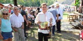 Rareș Mârza din Borod a câștigat marele premiu din cadrul FESTIVALULUI VIORII CU GOARNĂ ,,DOREL CODOBAN” Rareș Mârza din Borod-800x534