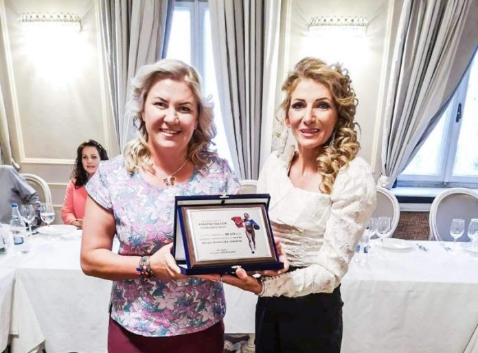 Simona Kadas alaturi de Constantina Dita la aniversarea celor 10 ani de la Olimpiada~2-800x591