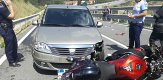 Un motociclist din Aleșd s-a izbit frontal cu o Dacie-800x600