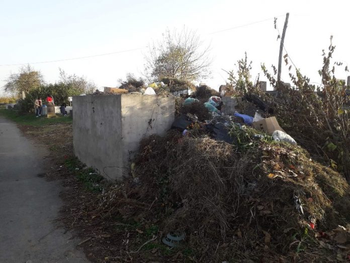 Gunoaie în cimitirele din Aleșd Gunoaie în cimitirele din Aleșd