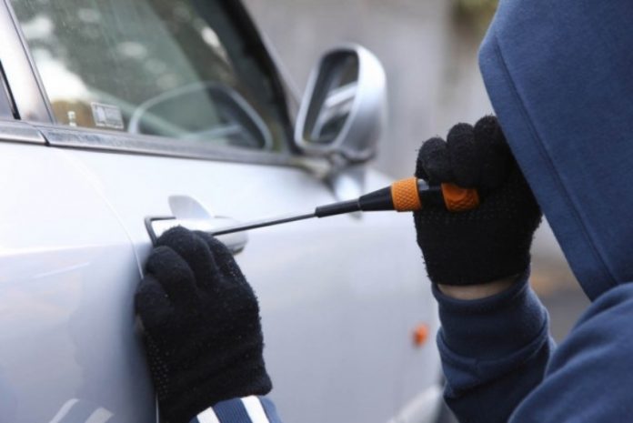 Hoți din autoturisme-800x534