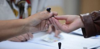 S-au deschis secțiile de vot – Aleșdenii își aleg viitorul președinte