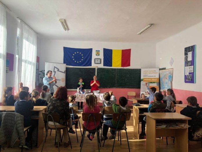Școala Gimnazială din Călățea 3