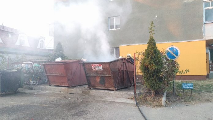 Tomberon de gunoi cuprins de flăcări în Aleșd Tomberon de gunoi cuprins de flăcări în Aleșd