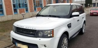 Land Rover cu seria de șasiu modificată, descoperit în Vama Borș