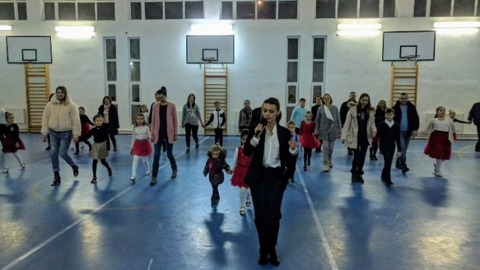 Dans in sala de sport a Colegiului Tehnic „Alexandru Roman”-800x450