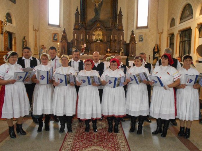 Uniunea democrată a Slovacilor și Cehilor din România, a organizat o întâlnire a ansamblurilor corale slovace din Bihor, la Biserica Romano – Catolică din Aleșd-800x600