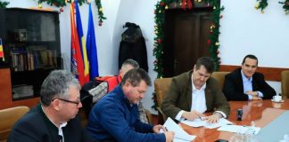 S-a semnat contractul pentru construirea primului bazin didactic de înot din Bihor
