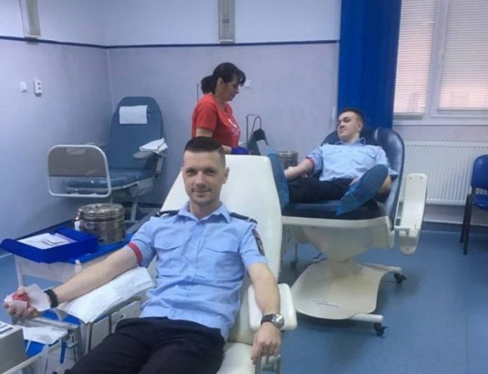Pompierii bihireni donează sânge