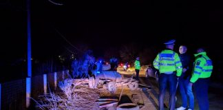Accident între Aleșd și Aștileu. O mașină a intrat în coliziune cu o căruță nesemnalizată (FOTO) accident Aleșd-Astileu-3