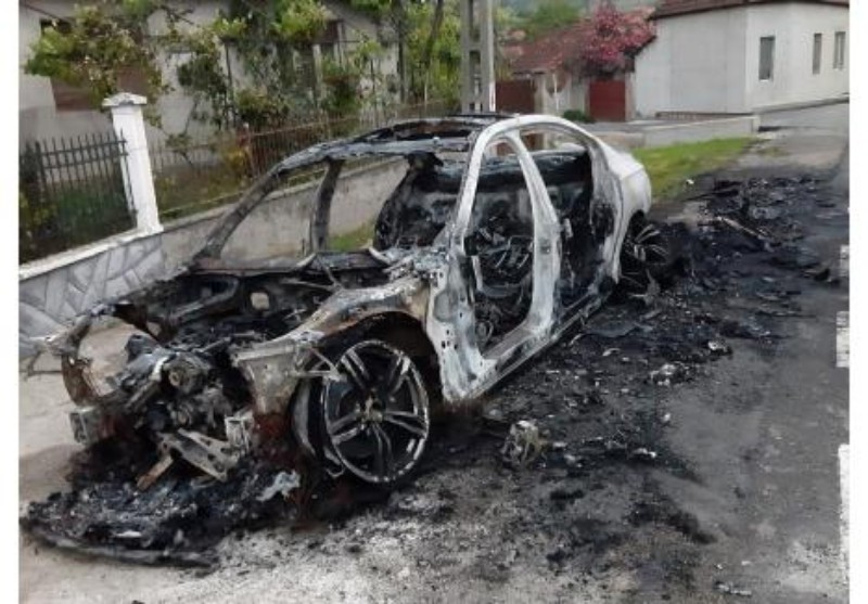 incendiu-masina-tileagd-infotrafic-22052019_2-800x557