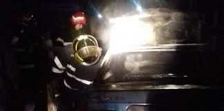 Pompieri chemați să stingă un incendiu izbucnit la o mașină în Bratca incendiu mașină Bratca