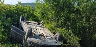 Accident la Chistag: O mașină cu roţile în sus după ce un şofer a pierdut controlul volanului Accident Chistag