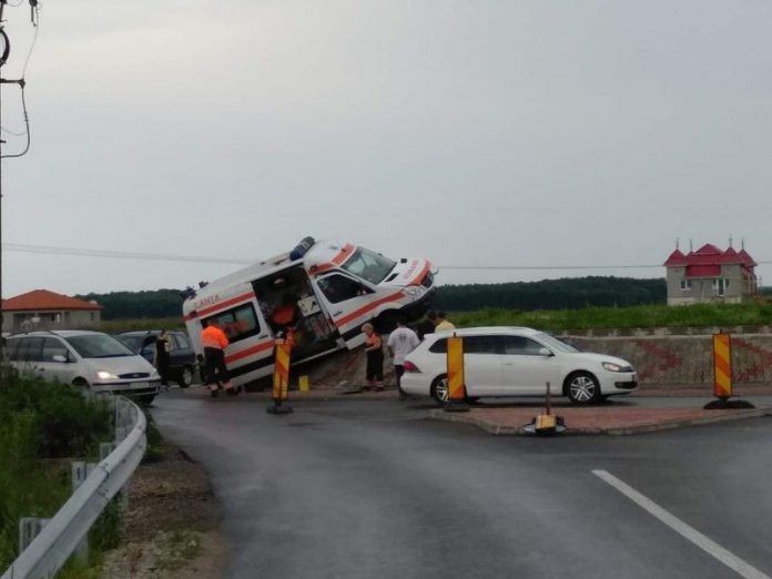 ambulanța Aleșd accident ambulanța Aleșd accident
