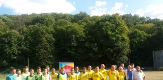 Meci de fotbal intre generatii la Vadu Crisului