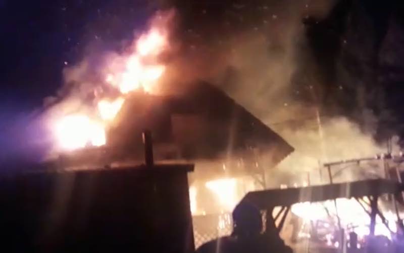 Cabană turistică din zona Coada Lacului (Remeți)