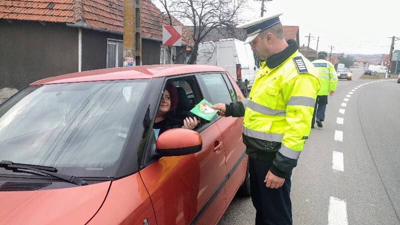 Flori 8 martie poliția