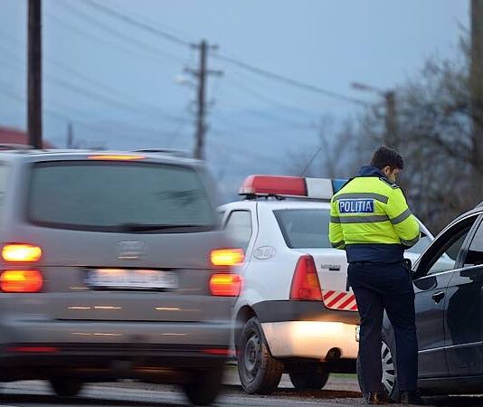 MODĂ printre șoferii din satele Bihorului: la volan cu autoturisme neînmatriculate și cu numere false Polița
