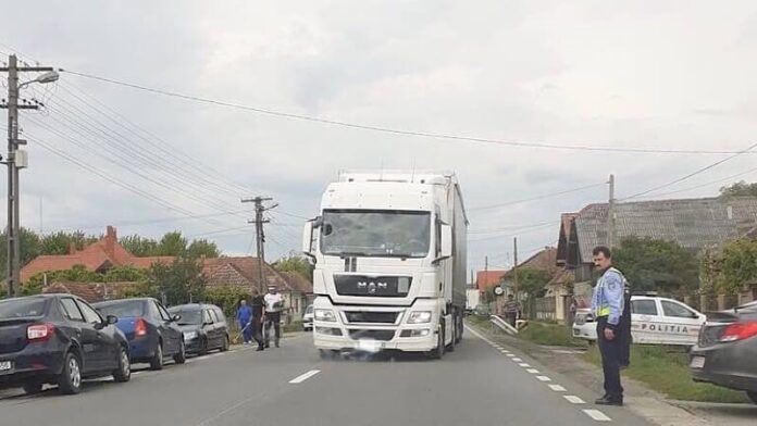 Coliziune între un autoturism și un moped, la Lugașu de Jos