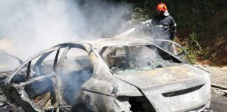 O mașină a luat foc în mers și a ars în totalitate la ieșirea din Aștileu Mașină incendiu Aștileu