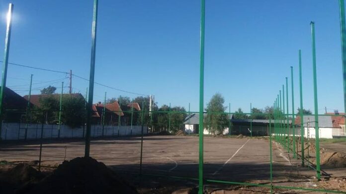 Teren de sport multifunctional la Colegiul Tehnic din Vadu Crisului. Teren de sport multifunctional la Colegiul Tehnic din Vadu Crisului.