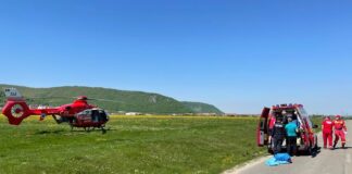 Accident în Josani: O motocicletă a intrat în cupa unui escavator. A fost solicitat elicopterul SMURD Accident Josani