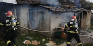Atenție la aparatele și instalațiile electrice! Bucătăria unei case din Vadu Crișului a luat foc din cauza unui frigider Încediu bucătărie casă