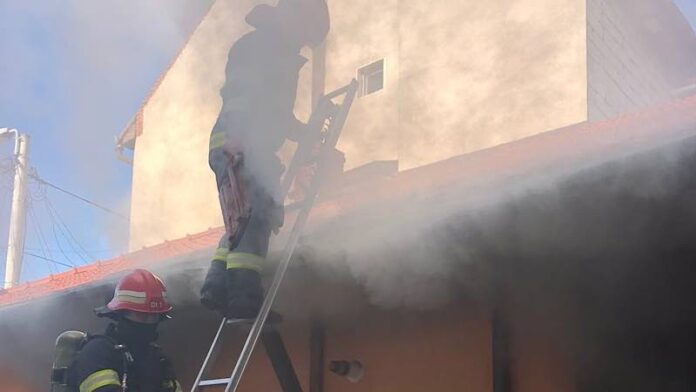 Încediu casă lovită de trăsnet