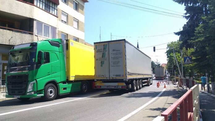 Camioane în Aleșd