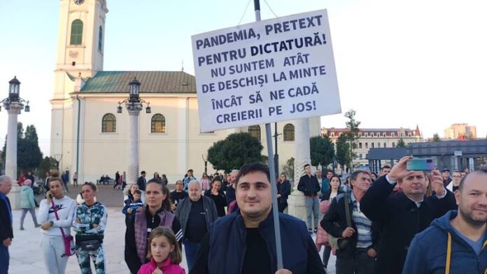 Protest împotriva certificatului verde în Piața Unirii din Oradea
