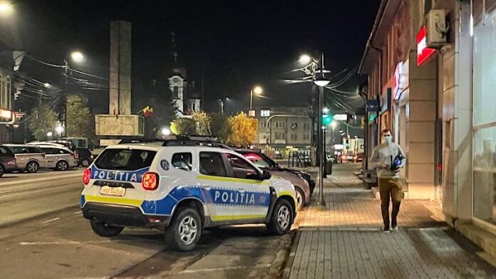 Mașină de poliție în Aleșd