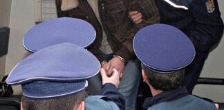 Arest la domiciliu pentru cei trei tineri care au sechestrat şi umilit o femeie în Ortiteag