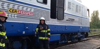 Locomotiva unui tren a luat foc, în Gara din Vadu Crișului Locomotiva Pompieri