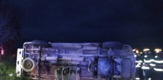 Un microbuz s-a răsturnat pe DN 19E în Bihor: 5 persoane rănite în urma accidentului