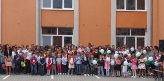 De luni începe școala! Vezi la ce oră sunt festivitățile de deschidere la Aleșd Careu început de an școlar Aleșd