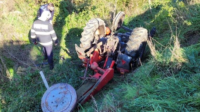 Tractor răsturnat