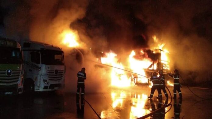 Incendiu puternic Oradea Incendiu puternic Oradea