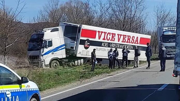 Tir accident Uileacu de Criș Tir accident Uileacu de Criș