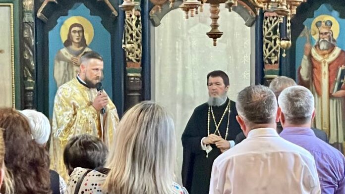 Părintele paroh Laurențiu Florin Brîndaș a primit rangul iconom – stavrofor și Ordinul Episcopal “Episcop Roman Ciorogariu”
