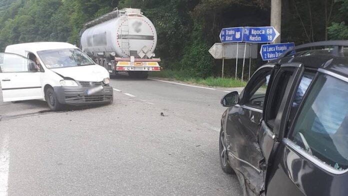 Mașini Accident Valea Draganului